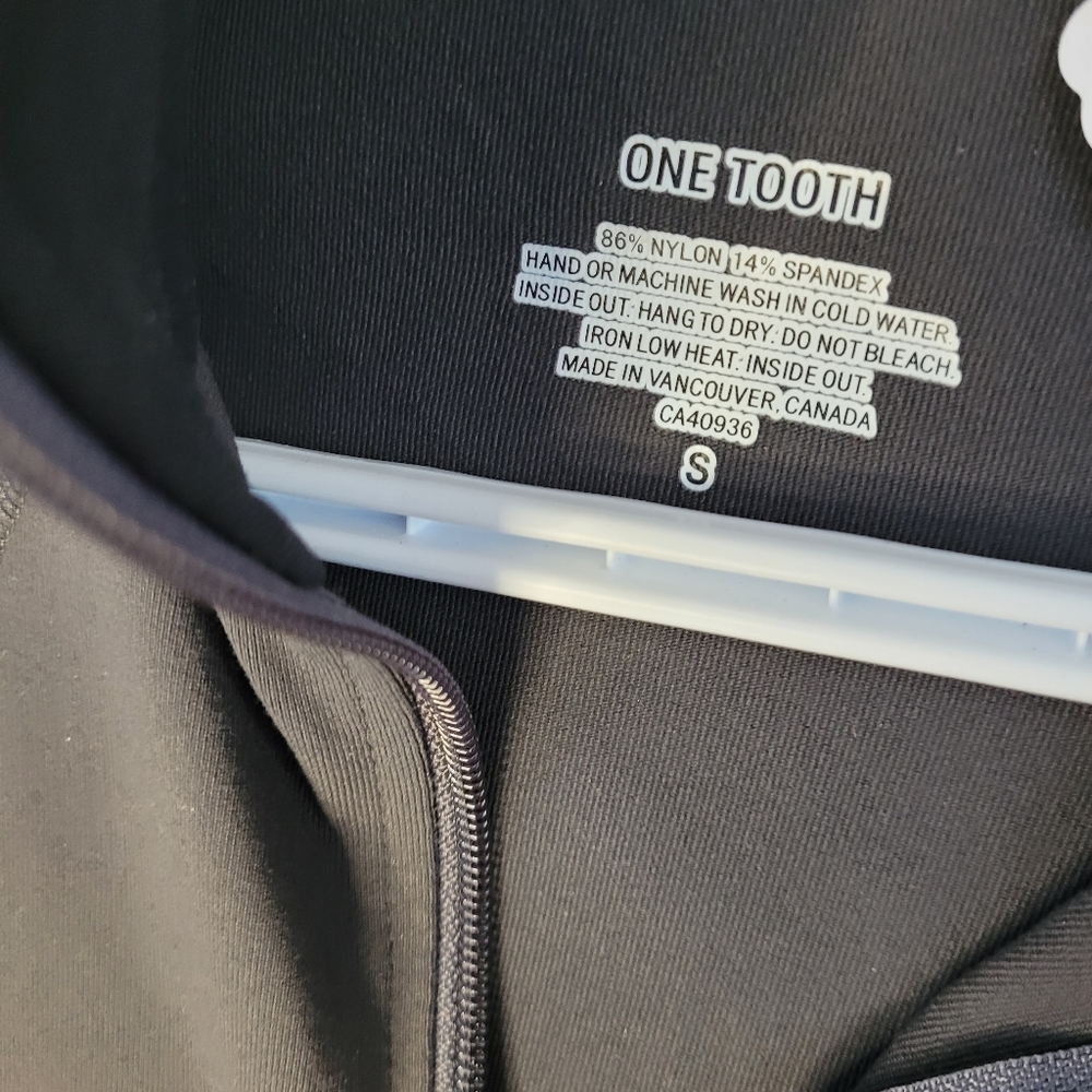 One Tooth Running Jacket, size small - Picture 2 of 4